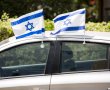 תיעוד מביש מכיכר השבת: נער תולש דגל ישראל מרכב בזמן צפירת יום הזיכרון