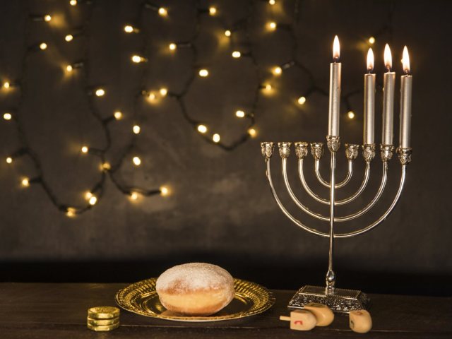 FREEPIK חנוכה